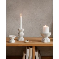 Portavelas De Porcelana Con Relieves Tura